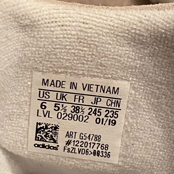 ADIDAS! - Picture 4 of 4